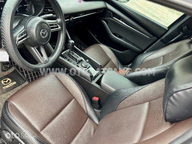 Xe màu đen giá cạnh tranh8