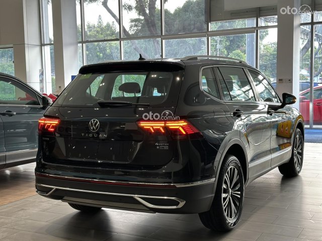 Màu đen Pearlescent huyền bí lịch lãm - Kiểu mới trẻ trung - Khuyến mãi tháng 3/2023 50% trước bạ12