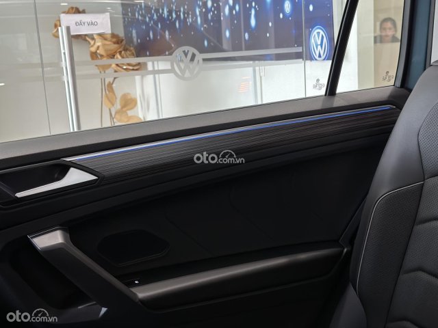 Màu xanh petro xanh độc lạ của Volkswagen - Khuyến mãi tháng 5/2023 lên đến 200 triệu kèm nhiều phụ kiện11