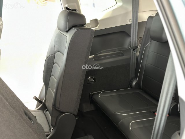 Màu xanh petro xanh độc lạ của Volkswagen - Khuyến mãi tháng 5/2023 lên đến 200 triệu kèm nhiều phụ kiện13