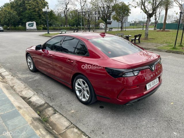 Xe màu đỏ giá cạnh tranh3