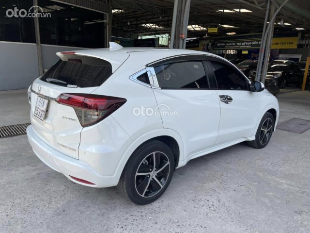 Màu trắng, xe nhập1