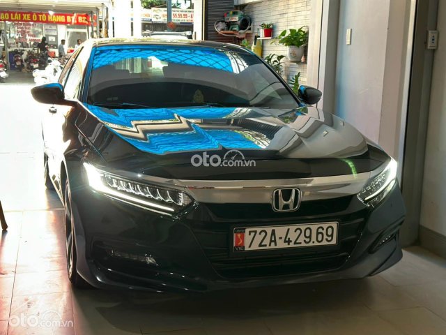 Màu đen, xe nhập2