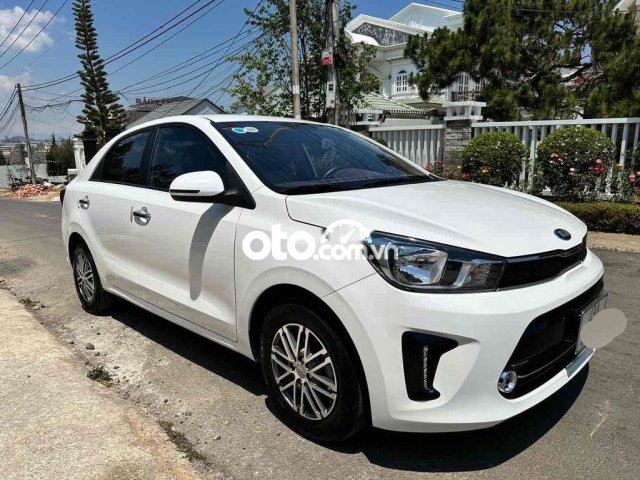 Gia đình bán KIA Soluto 1.4 AT 10.000km như mới0