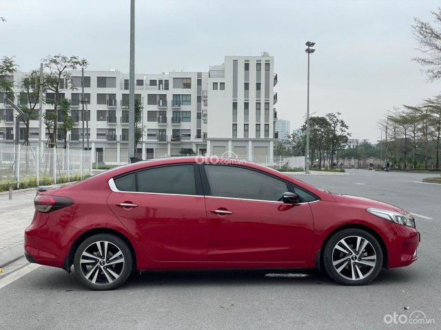 Màu đỏ biển Hà Nội rất mới6