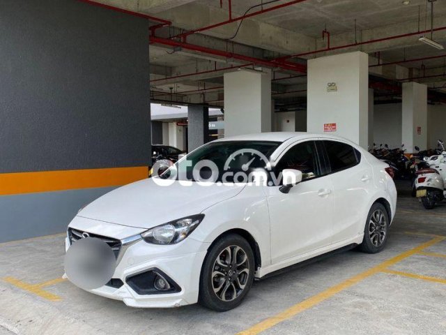 Bán xe mazda 2 sedan màu trắng 1.5 AT năm 2016 đẹp0