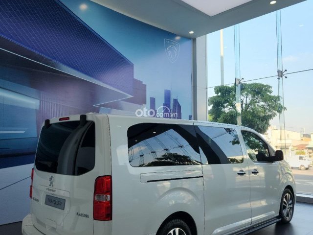 Ưu đãi khủng lên đến 90tr, sẵn xe giao ngay, cam kết giá tốt nhất HCM1