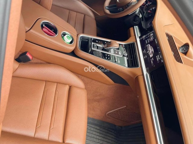 Chính chủ bán xe model 2022, lướt 8000km4