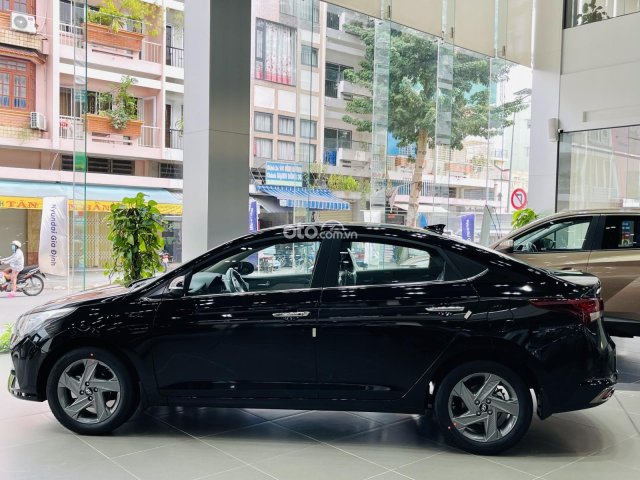 Giảm ngay 60tr - Màu đen xe sẵn giao ngay3