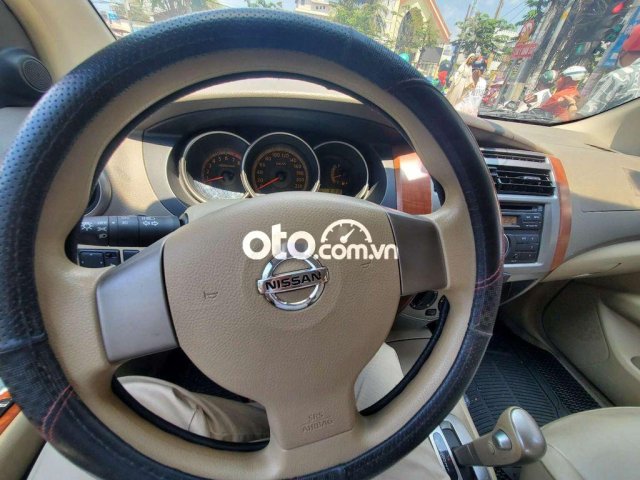 Nissan Grand livina Xe cực mới zin 100%7