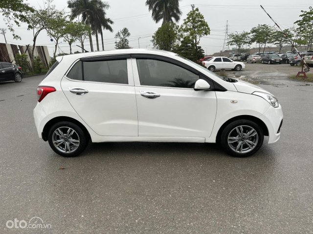 Xe màu trắng, giá 198tr2