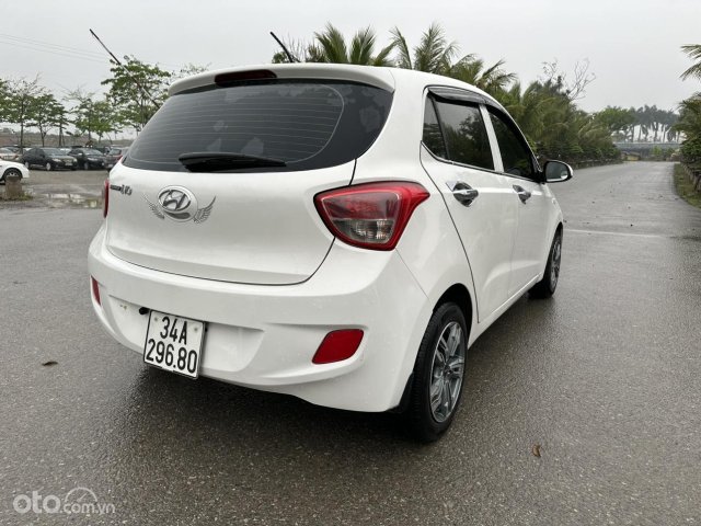 Xe màu trắng, giá 198tr3