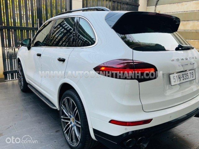 Xe nhập khẩu nguyên chiếc  8