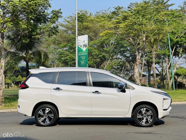 Xe màu trắng, giá 555tr3