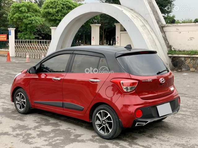 Màu đỏ, biển Hà Nội4