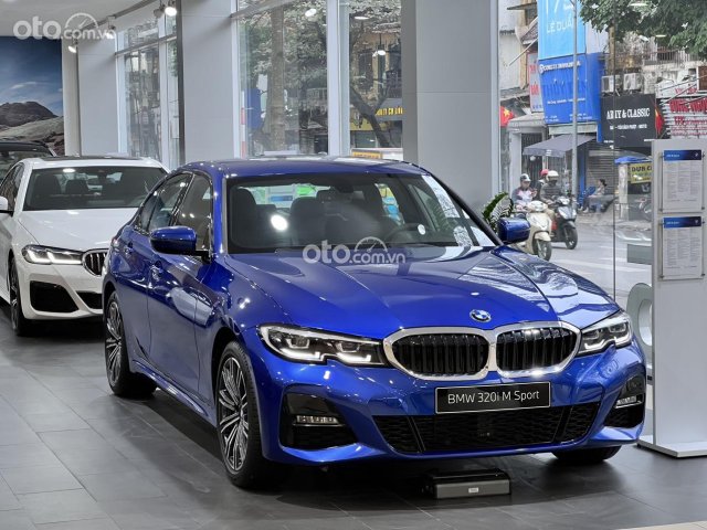 Tặng 1 năm bảo hiểm vật chất + tiền mặt + phụ kiện chính hãng BMW0