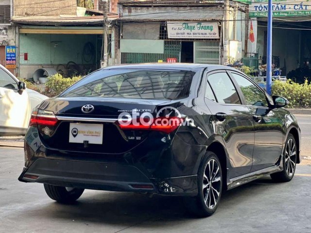 — Toyota corolla altis 1.8 G màu đen biển 60.0