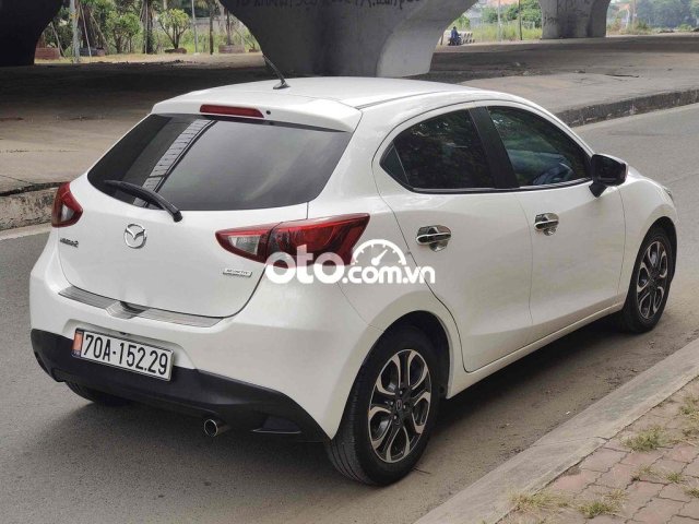 Bán xe mazda 2 2018 màu trắng xe rất mới ngay chủ0