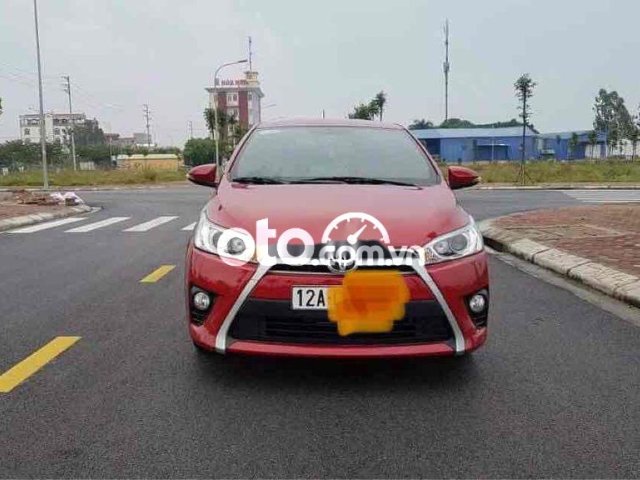 bán chiếc xe quốc dân Yaris 2017 màu đỏ0