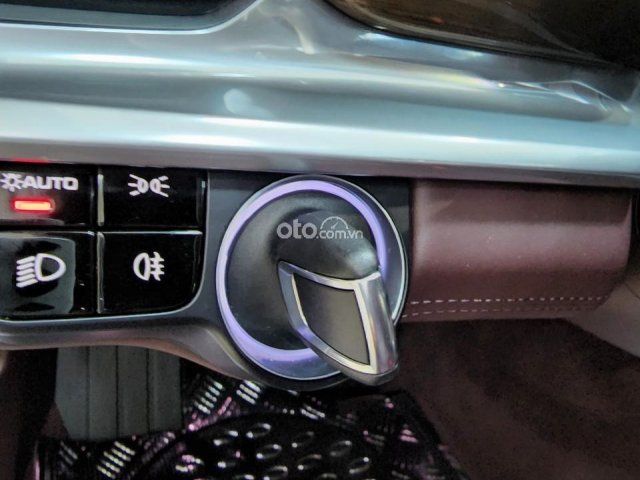 Xe nhà trùm mền, full option không thiếu gì. Xe mới 99% còn bảo hành tại hãng - Xe mua mới gần 7 tỷ11