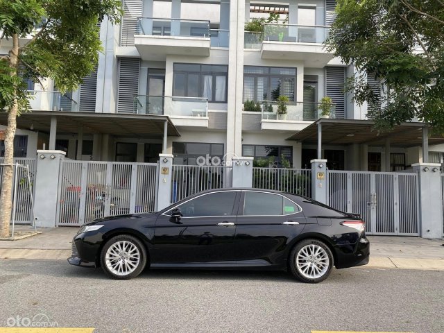 Toyota Camry 2020 tại Bình Dương