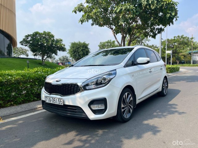 Xe màu trắng1
