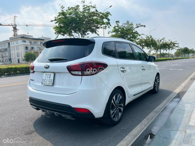 Xe màu trắng4