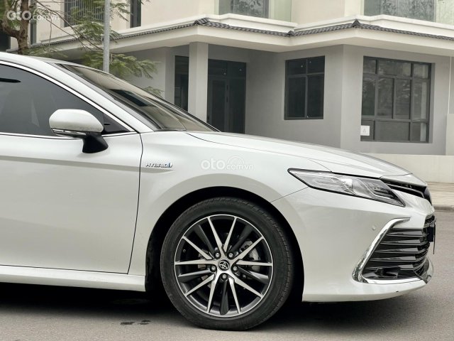 Mua bán Toyota Camry 2.5HV 2022 giá 1 tỉ 390 triệu - 22809246