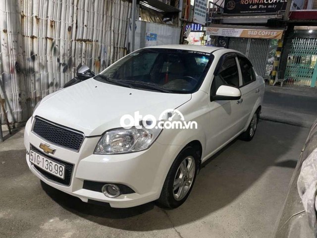 Chavrolet Aveo 1.5 2017 trắng. Xe nhà sử dụng