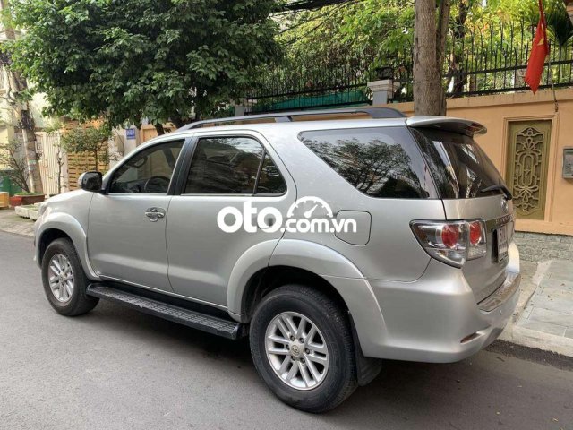 Gia đình bán xe Toyota Fortuner V đời cuối 20140