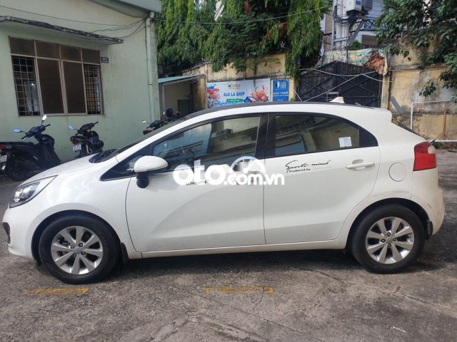 Cấn Bán Xe Kia Rio Hatchback0