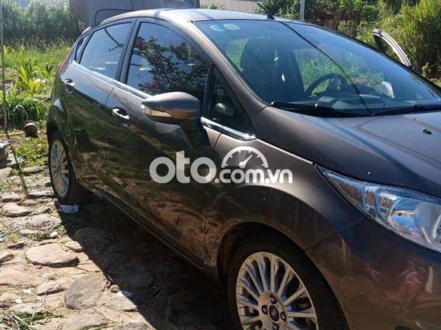 Gia đình cần bán xe Ford Fiestar 2016