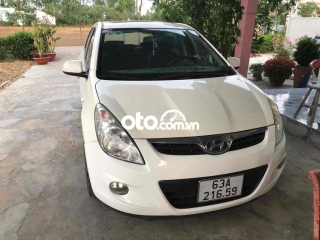 I 29 Hyundai 2010 màu trắng, xe chạy gia đình