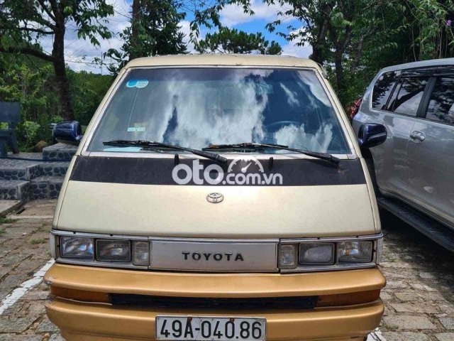 toyota Van 7 chỗ ko niên hạn