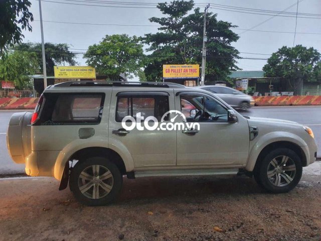 Ford Everest 2.4 máy dầu 2010 số tự động