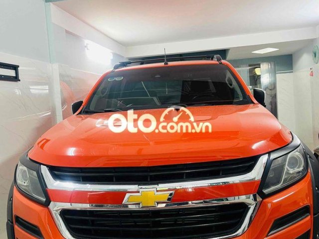 chevrolet-calorado màu cam hơn 2 năm0