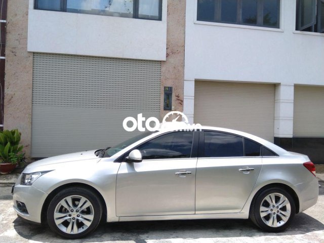 Chevrolet Cruze 1.8LTZ màu bạc