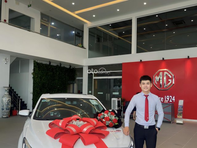 Màu trắng, sale kịch sàn, giá chỉ còn 529 triệu