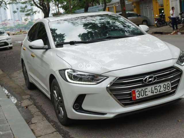 Hyundai Elantra 2016 tại Hà Nội0