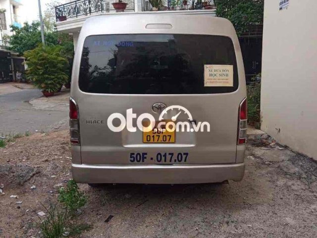 Xe Toyota Hiace máy dầu đời 20050