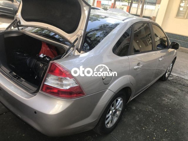 Ford Focus 2009, màu ghi vàng - Cần bán0