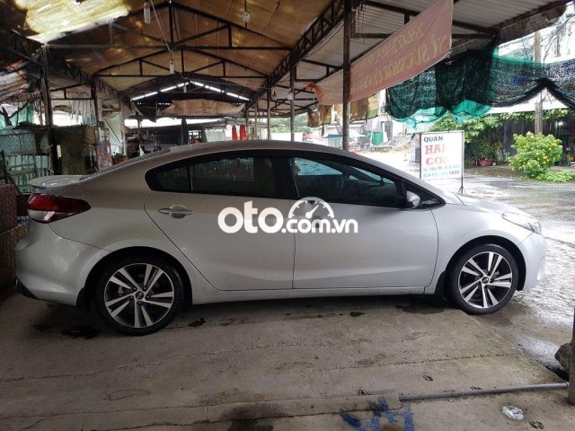 Kia cerato mt 1.60