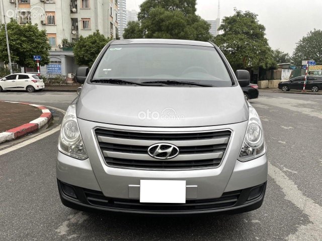 Hyundai Grand Starex 2.5 MT tải van 3 chỗ