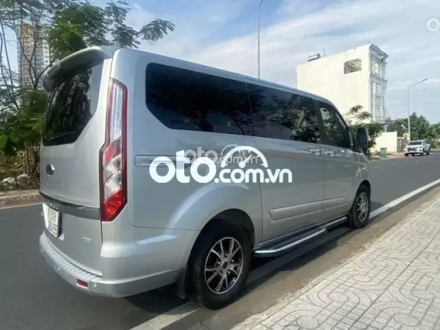 Cùng phân khúc nên chọn Ford Tourneo 2019 hay mẫu xe nào?