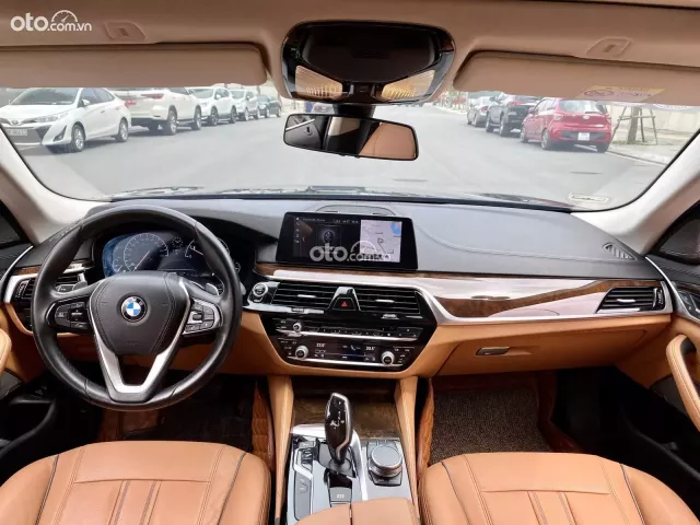 Nội thất BMW 530i 2018.