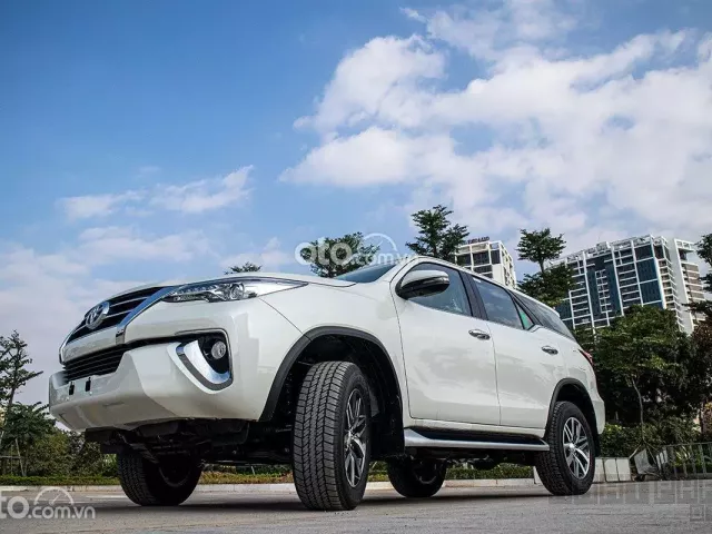 Xe Toyota Fortuner 2020 có ngoại hình mạnh mẽ bắt mắt 1