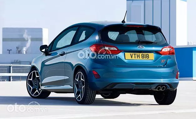 Giá xe Ford Fiesta 2018