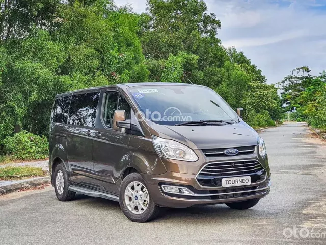 Mua bán xe Ford Tourneo 2020.