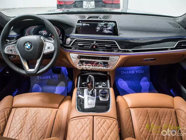 BMW 740Li sở hữu vẻ ngoài hào nhoáng, bóng bẩy 1