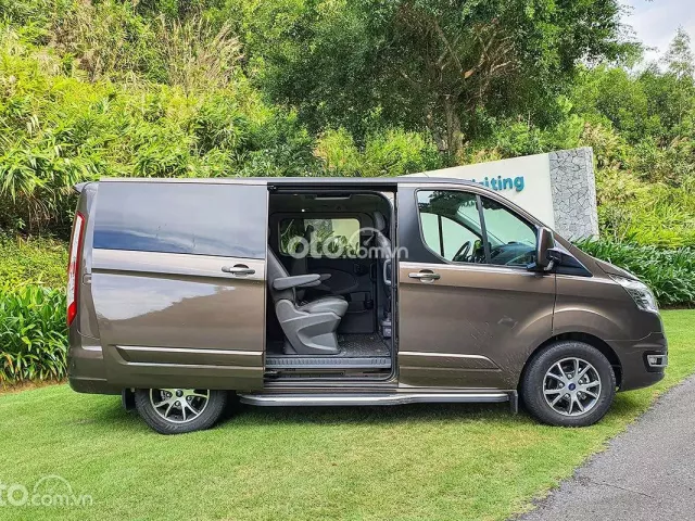 Tổng quan xe Ford Tourneo 2020.